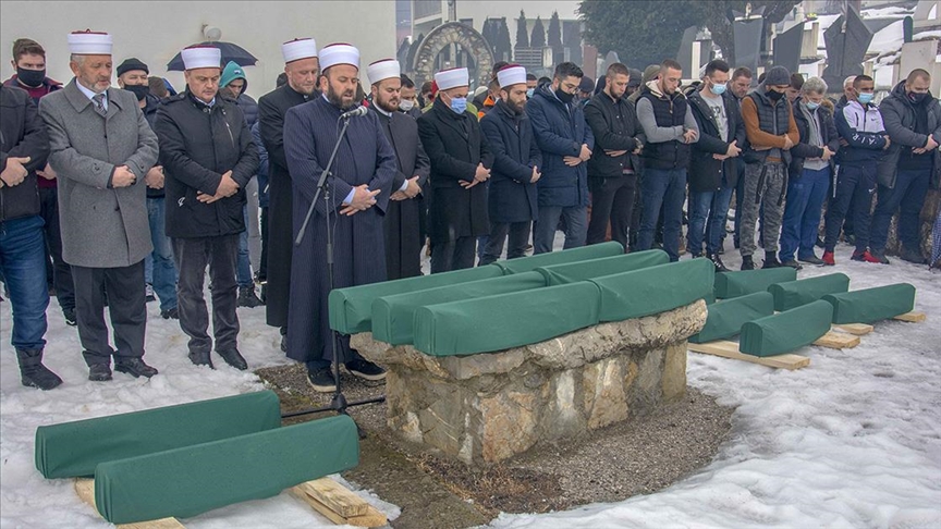 U Beranama klanjana dženaza za 16 muslimana čiji su posmrtni ostaci pronađeni prilikom iskopa u centru grada