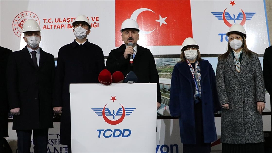 Ulaştırma ve Altyapı Bakanı Karaismailoğlu: Gazianteplilere Gaziray'ı kazandırmanın heyecanını yaşıyoruz