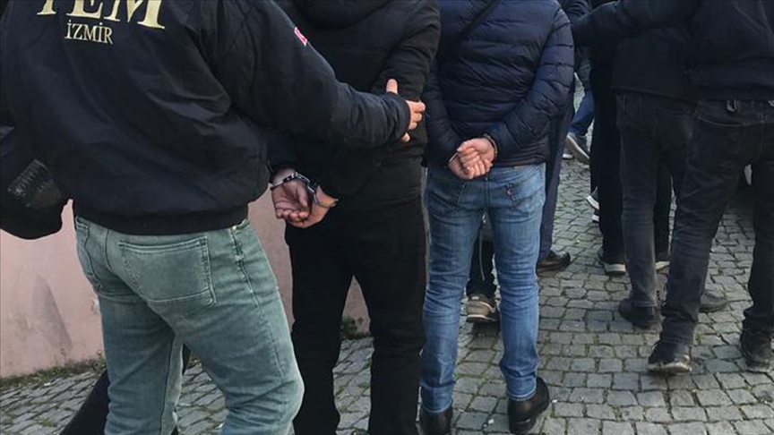 İzmir'de FETÖ'nün TSK yapılanmasına yönelik operasyonlarda 14 ayda 903 şüpheli tutuklandı