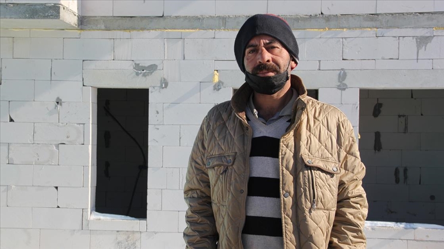 Eşi ve oğlunu depremde kaybeden depremzede hayata tutunma mücadelesi veriyor