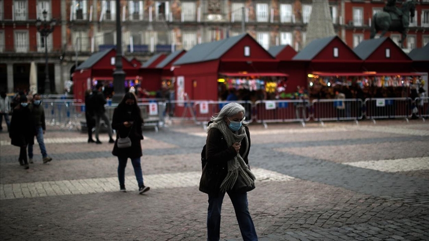 La capital española prohíbe reuniones de más de cuatro personas
