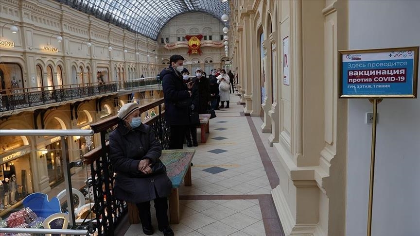Во Русија вакцинирањето против Ковид-19 се спроведува во трговските центри и театрите