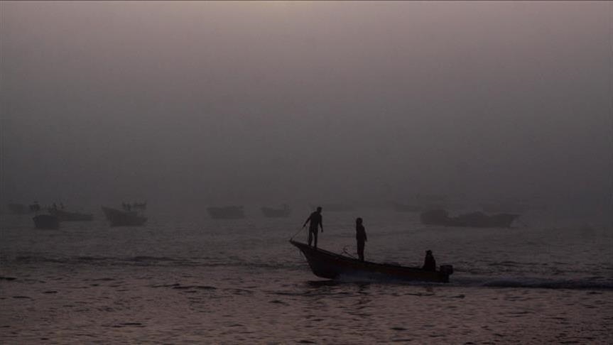 إريتريا تنقذ 12 صيادا يمنيا بعد يومين من فقدانهم بالبحر الأحمر