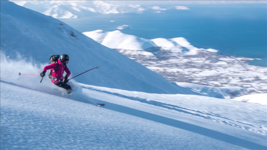 Turkey: Group of adventurists skis down Mt. Artos