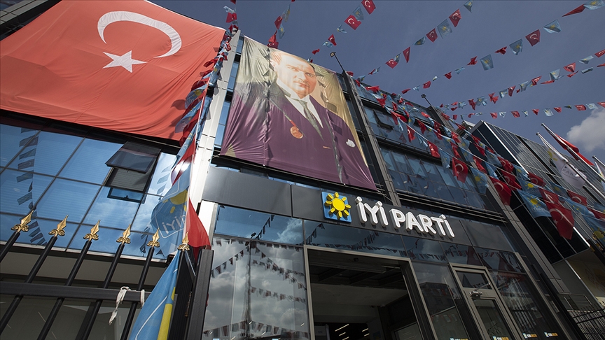 İYİ Parti, parlamenter sistem çalışmasını milletvekillerine sundu