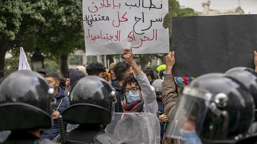 Tunis : Des Tunisiens exigent la libération des personnes arrêtées lors de manifestations 