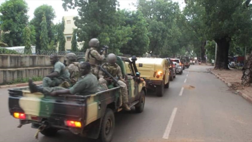 Mali 'dissolves' military junta, 5 months after coup