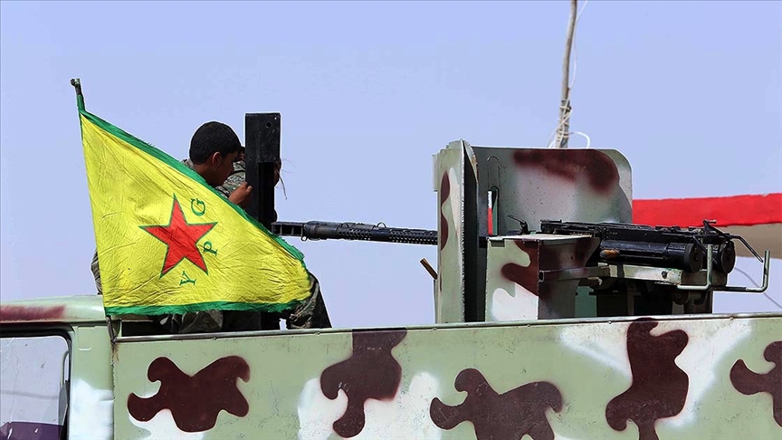 Terör örgütü YPG/PKK Kamışlı'da halkı tehdit ederek Türkiye aleyhinde gösteri düzenletti