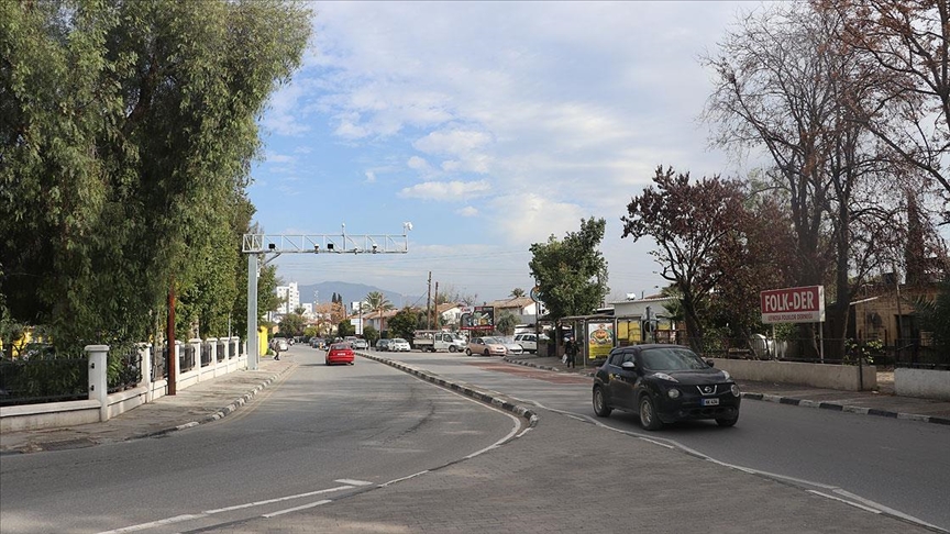 KKTC'de Kovid-19 tedbirleri kapsamında Lefkoşa'da 7, Girne'de 14 günlük tam kapanma başladı