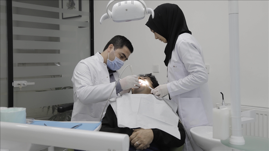 طبيب اسنان