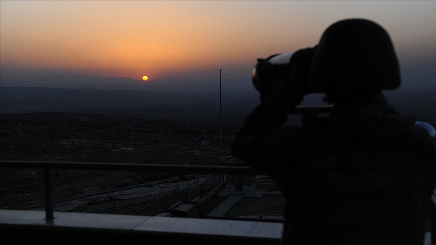 Turqi, terroristi i arrestuar i DEASH-it ishte me fletëarrest të kuq