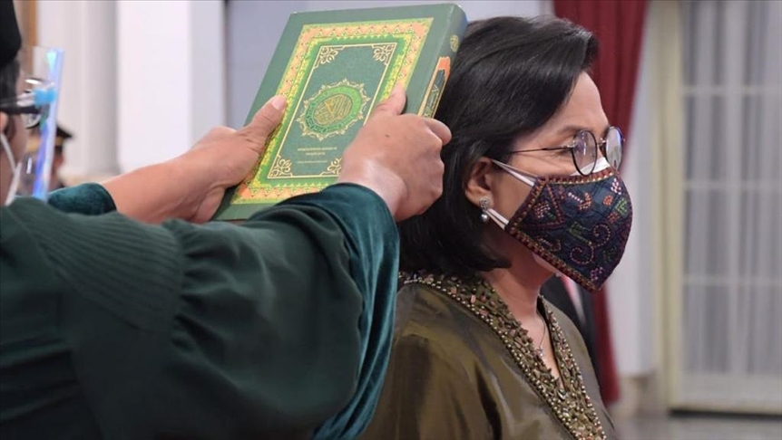 Jokowi lantik Menteri Keuangan Sri Mulyani jadi Ketua Dewan pengawas LPI