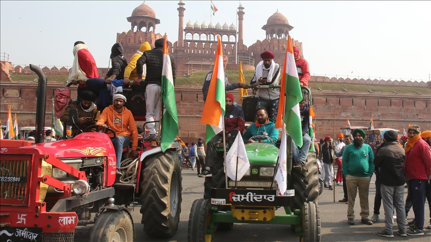 Jornada de protestas de agricultores en India contra reformas agrarias deja un muerto y decenas de heridos