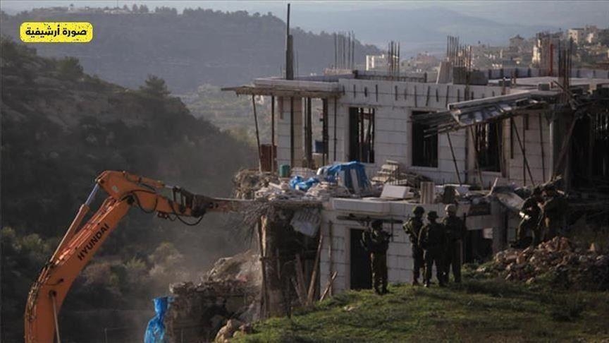 الجيش الإسرائيلي يهدم مسجدا قيد البناء ومنشآت بالضفة