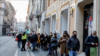 Италијанците вакцината против Ковид-19 ја гледаат како единствен излез од пандемијата