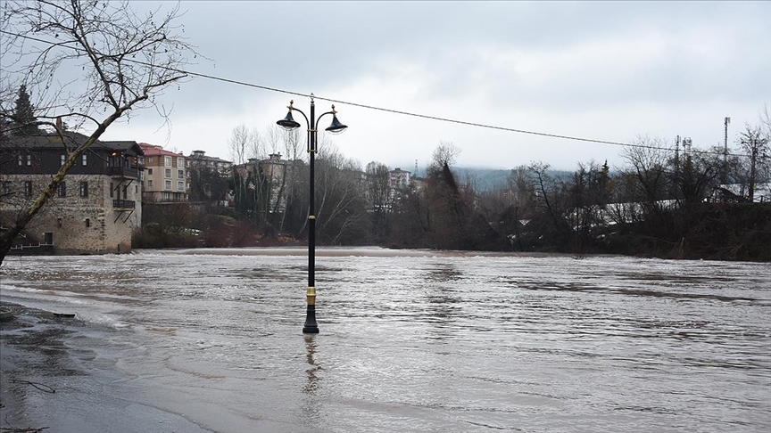 bartin da saganak ve eriyen kar taskina