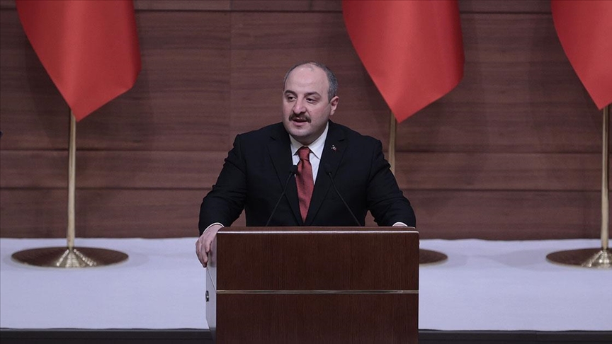 Bakan Varank: Salgın sürecinde Türkiye kendi kendine yetebilmenin en güzel örneklerini verdi