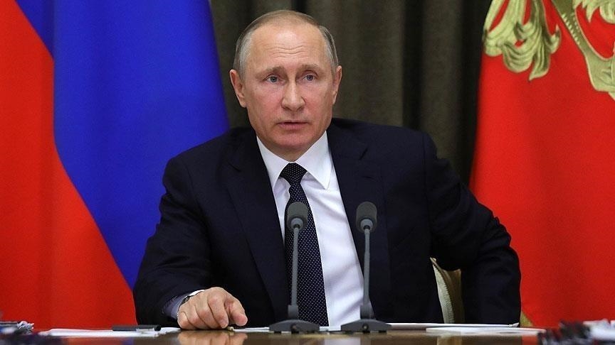 Putin signs bill extending nuclear arms treaty with US