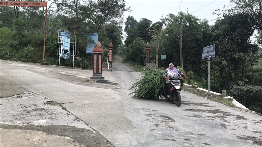 Endonezya'da Merapi Yanardağı'ndaki patlamalar bölge halkını olumsuz etkiliyor