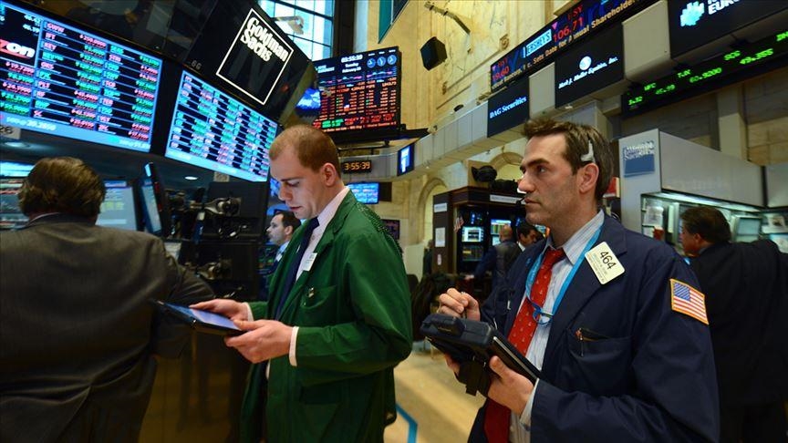 US stocks down 2% with new COVID-19 variant risks