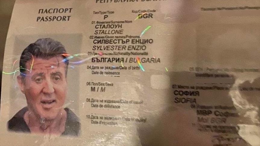 Bullgari, arrestohen falsifikatorët që bënë pasaportën me fotografinë e Stallones