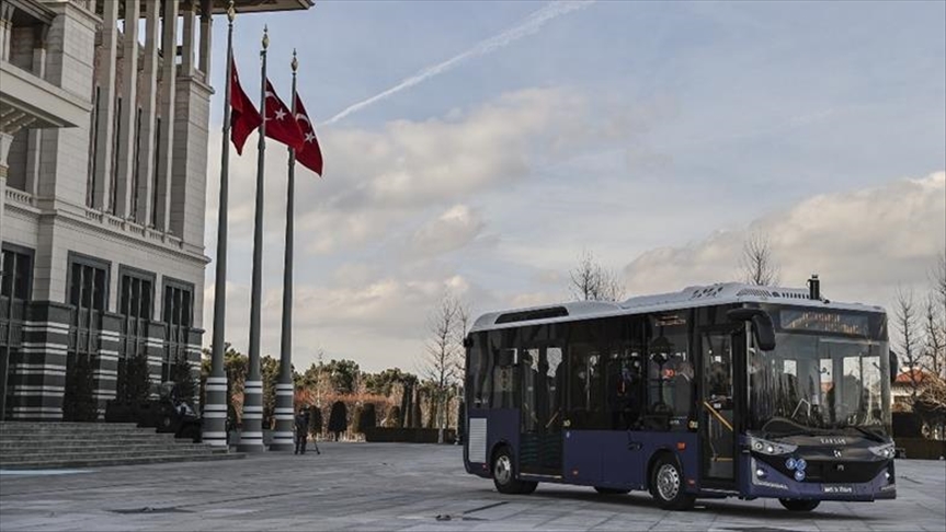 اتوبوس برقی و بدون راننده ساخت ترکیه رونمایی شد