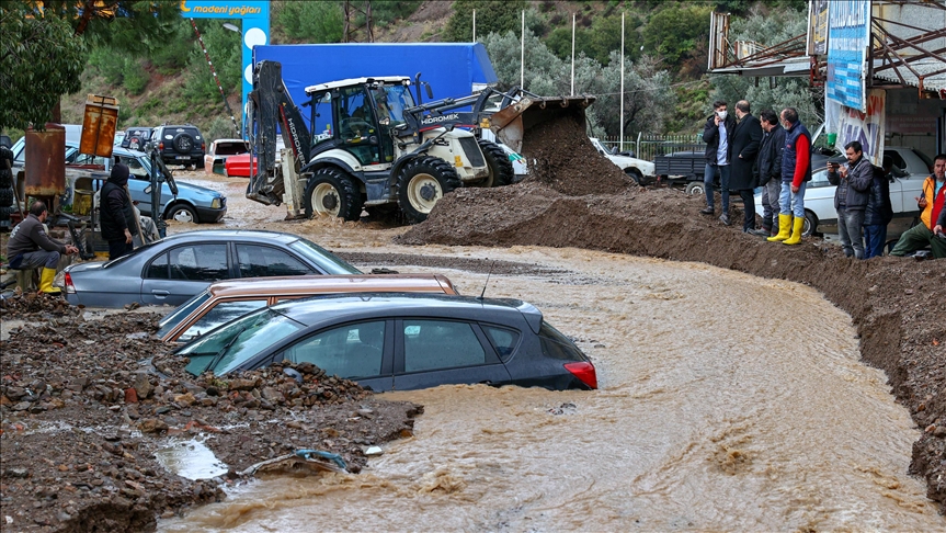 Flooding claims 2 lives in western Turkey