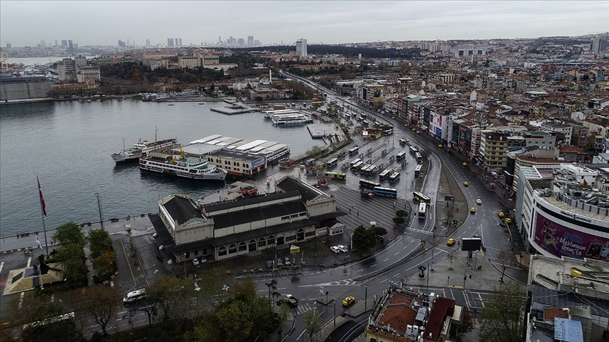 Kadıköy'de tüm kapalı ve açık alanlarda 7 gün süreyle toplantı ve gösteri yürüyüşü yasaklandı