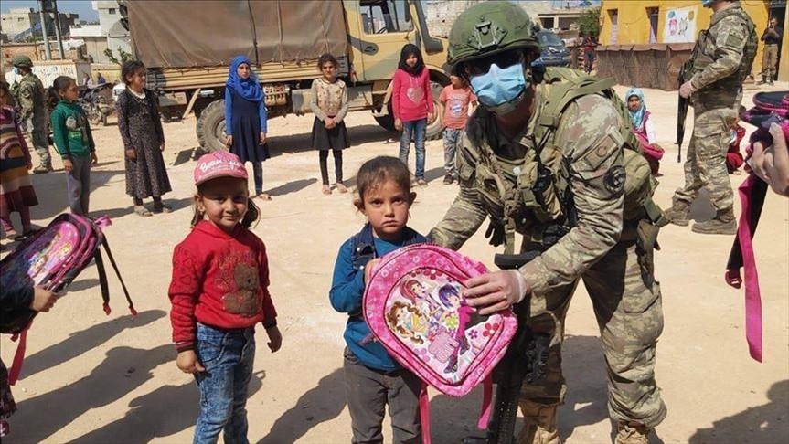 Turkish soldiers distribute aid to Syrians in need