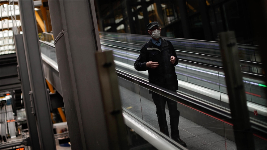 Spain tightens travel restrictions as deaths surge