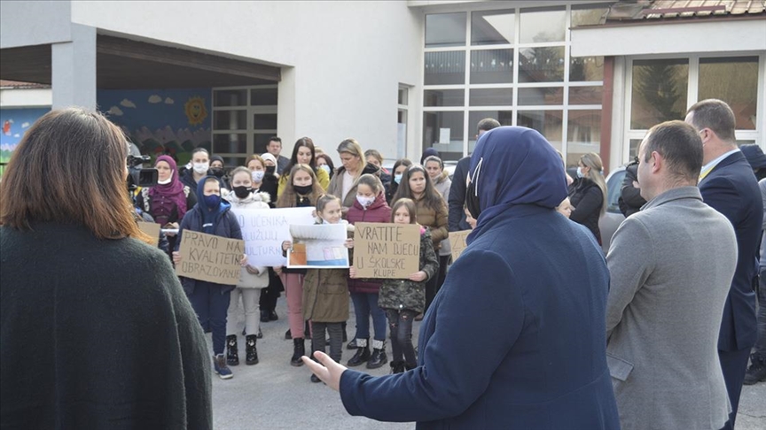 Protest roditelja djece koja pohađaju područnu školu u Potočarima