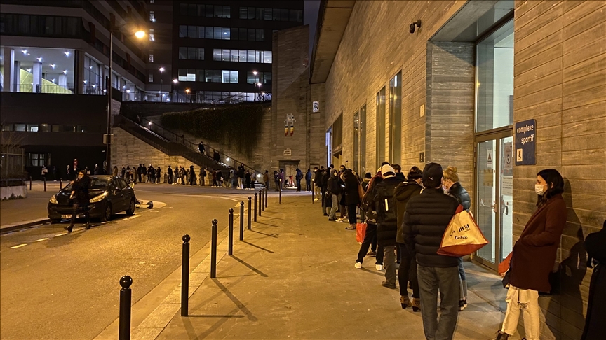 French students line up for food aid as economy worsens