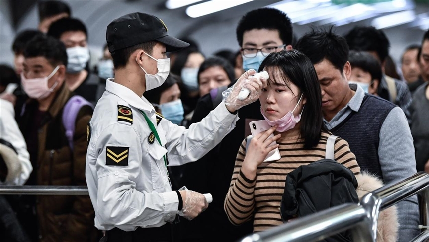 Experto de la OMS dijo que es 'poco creíble' que la COVID-19 haya salido de un laboratorio en China