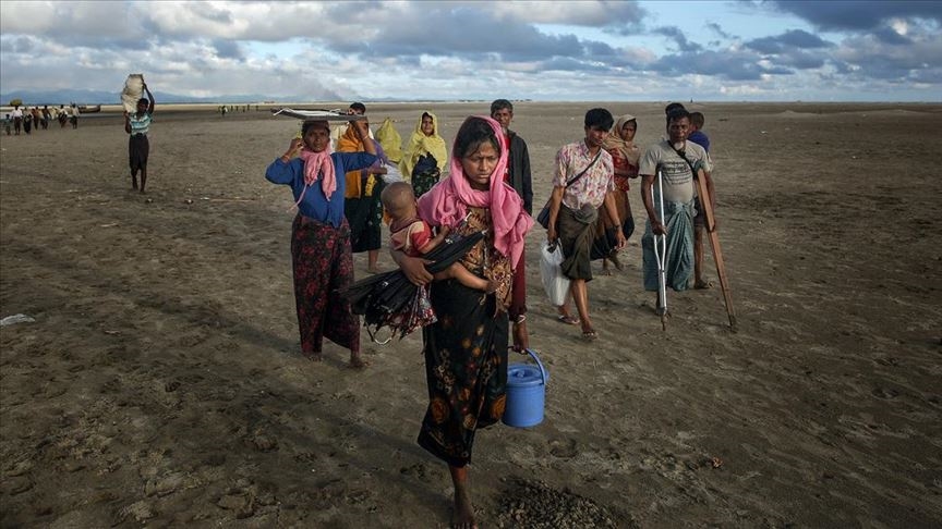 Bangladeş'teki Arakanlı Müslümanlar, darbenin ardından Myanmar'daki yakınlarının güvenliğinden endişeli