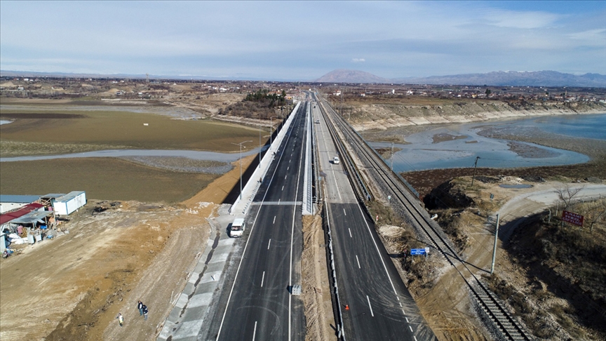'İtme sürme yöntemi' ile inşa edilen yeni Tohma Köprüsü açılıyor
