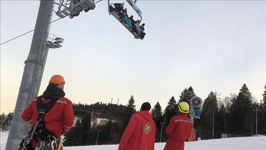 ISPRAVKA - Bjelašnica: Na skijalištu na Babinom dolu održana vježba spašavanja iz lifta šestosjeda u zastoju
