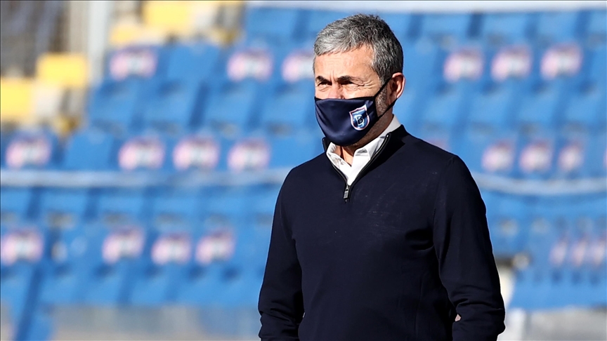 Medipol Başakşehir Teknik Direktörü Kocaman: Bize nefes aldıracak bir galibiyetin hasreti biraz daha uzadı