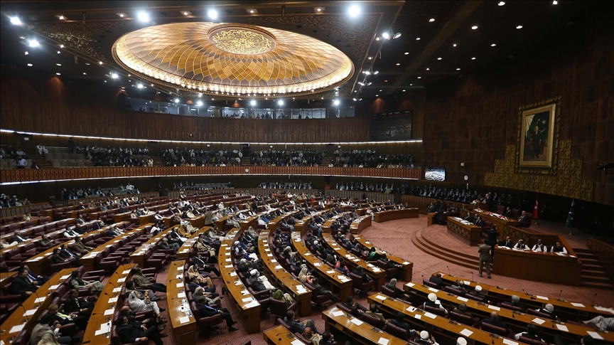 Pakistan: Gov't moves for open Senate vote amid dissent
