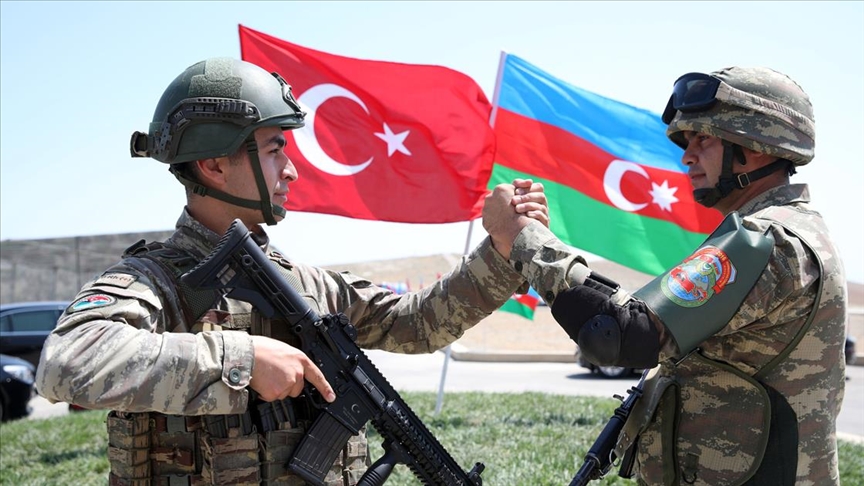 Türk ve Azerbaycan askerlerine Kış-2021 Tatbikatı hazırlıkları kapsamında 'Statik Atlayış Eğitimi' verildi