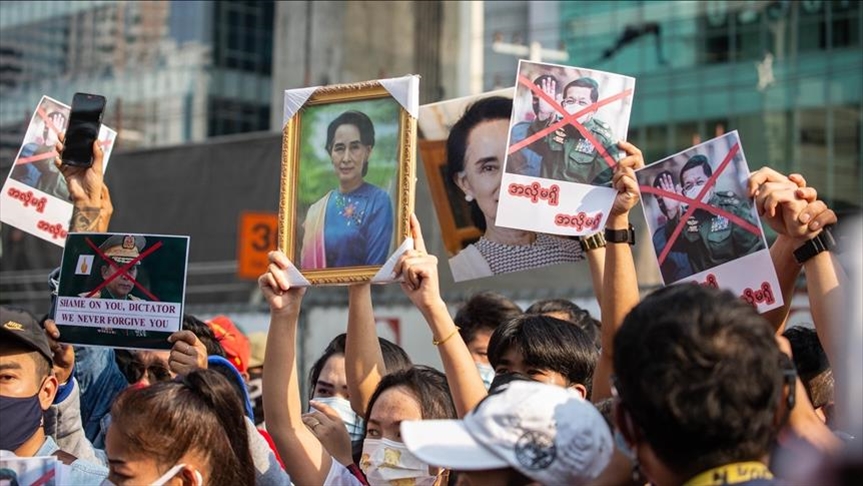 Ribuan orang berunjuk rasa di Myanmar menentang kudeta militer