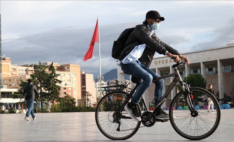 Shqipëri, 12 të vdekur dhe 953 raste të reja me COVID-19