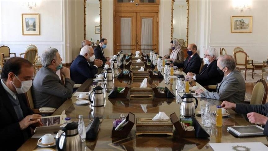 غريفيث يبحث مع ظريف تطورات أزمة اليمن