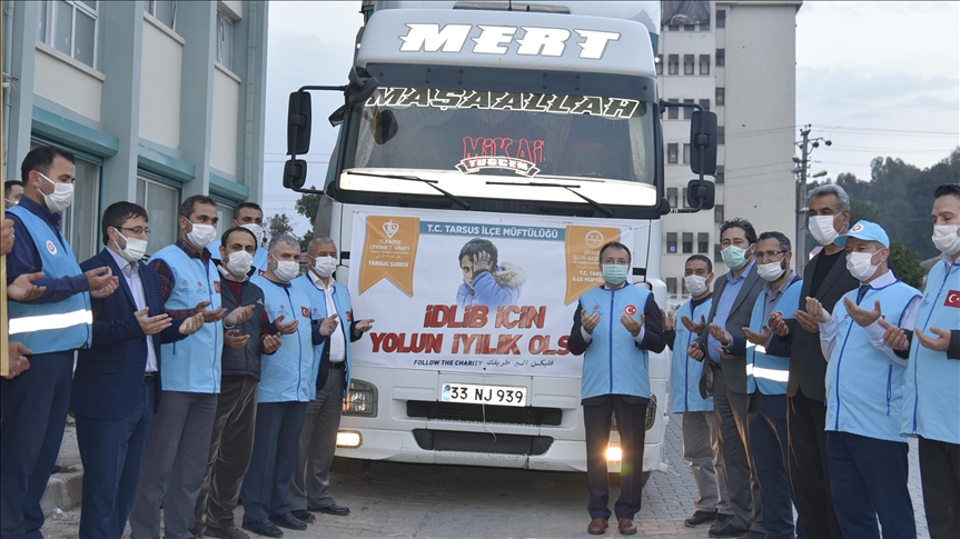 "مرسين" التركية.. شاحنة مساعدات تنطلق إلى "إدلب"