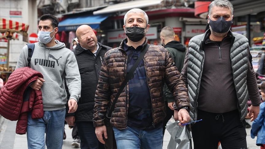 İstanbul'da bazı yerlerde Kovid-19 tedbirlerine uyulmadığı görüldü