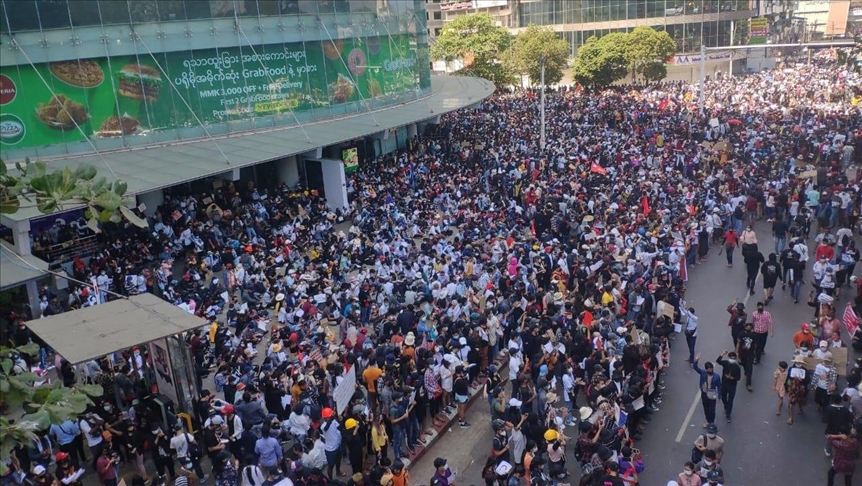 Myanmar police 'fire' rubber bullets on protesters