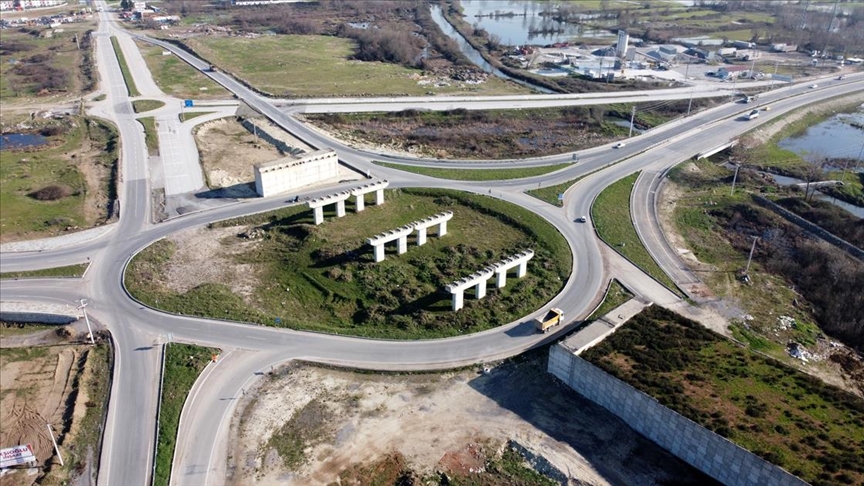 Türkiye ulaşım ağının tacı Karadeniz Sahil Yolu, Sakarya'da ilerliyor