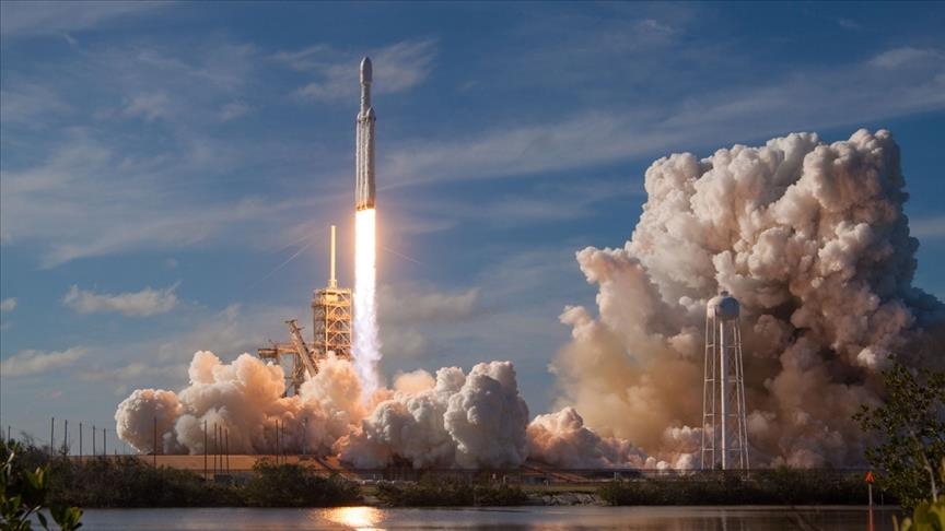 NASA: Astronotên ku bi roketa SpaceXê hatin firandin, li fezayê rekora mayînê şikandin
