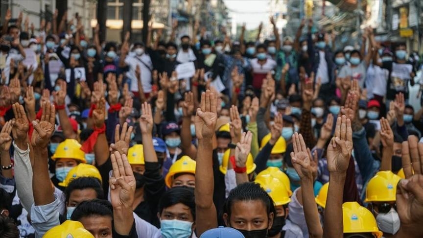 Правозащитники призвали полицию Мьянмы не стрелять в протестующих