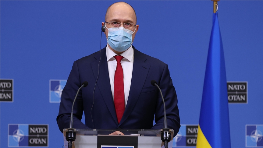 Премьер Украины обвинил РФ в навязывании своей вакцины