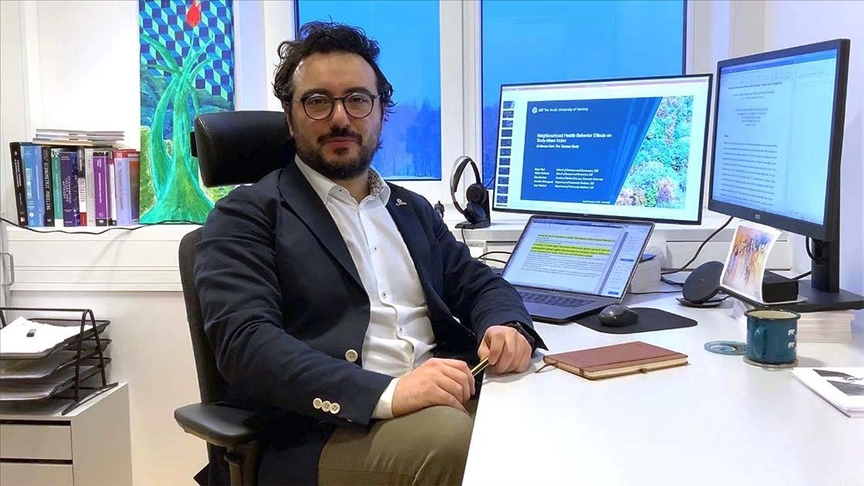 Norveç'te üniversitenin kariyer ödülünü Türk akademisyen kazandı